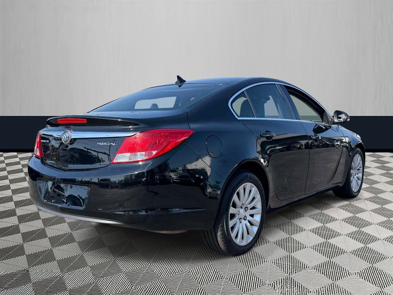 Used 2012 Buick Regal Leather FWD image 5