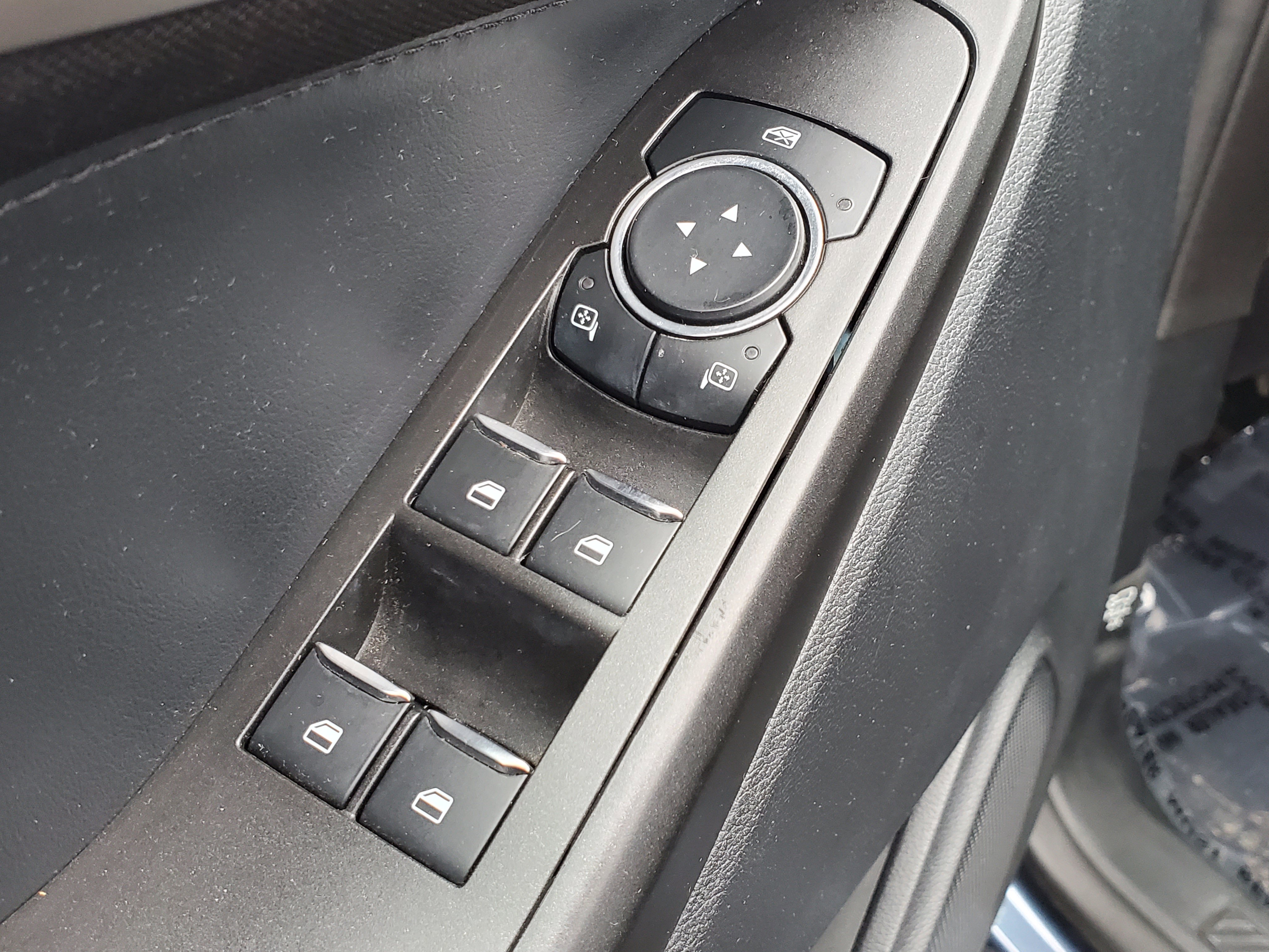 Used 2020 Ford Explorer XLT w/ Comfort Package image 18