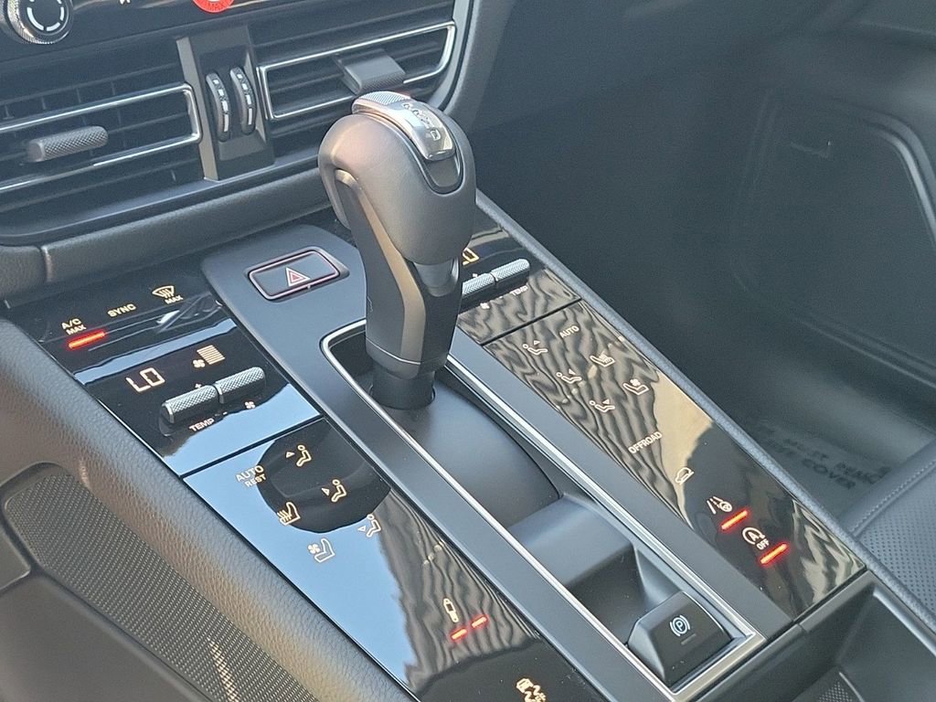 Certified 2025 Porsche Macan image 32