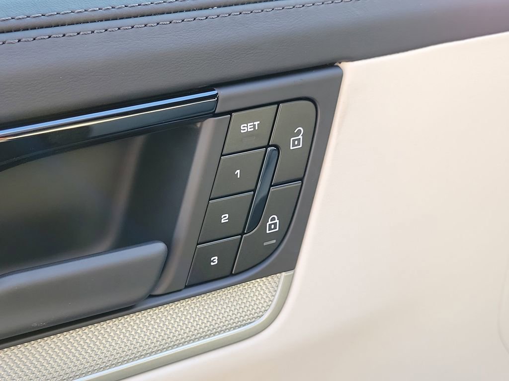 New 2026 Porsche Cayenne E-Hybrid AWD/4WD image 25