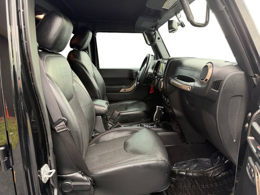 Used 2017 Jeep Wrangler Unlimited Sahara AWD/4WD image 17