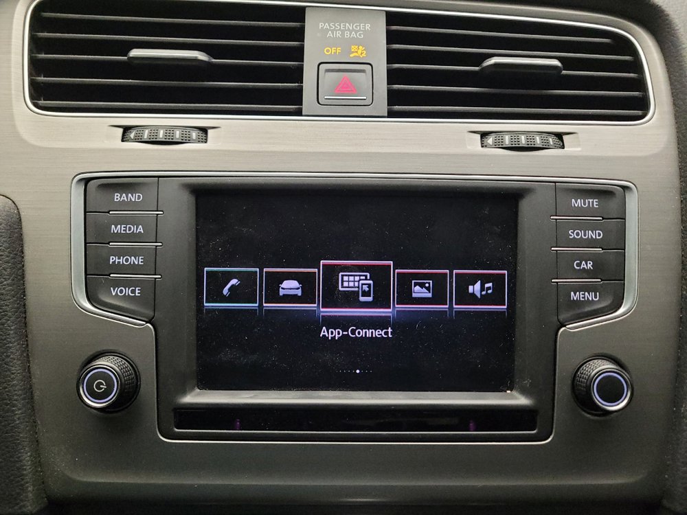 Used 2016 Volkswagen Golf Limited Edition image 25