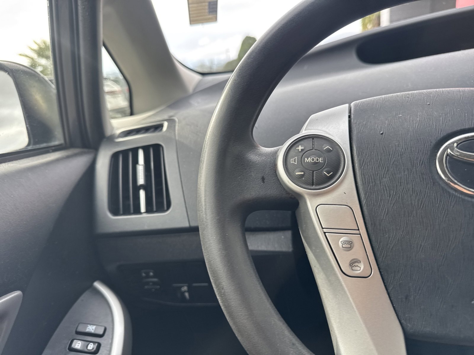 Used 2015 Toyota Prius Two image 28