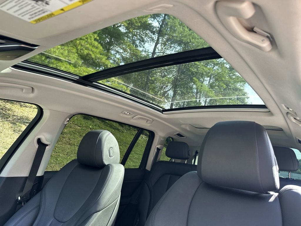 Used 2022 BMW X7 xDrive40i w/ Cold Weather Package image 27