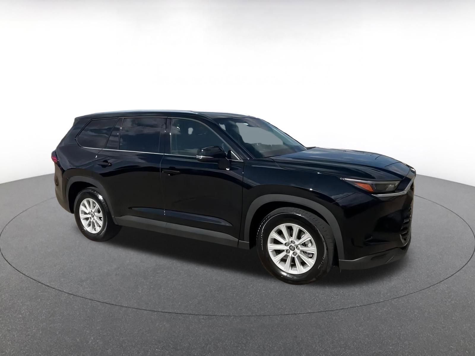 Used 2025 Toyota Grand Highlander FWD image 2