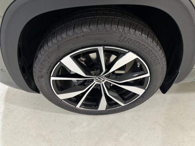 New 2026 Volkswagen Atlas Cross Sport SEL Premium R-Line image 11