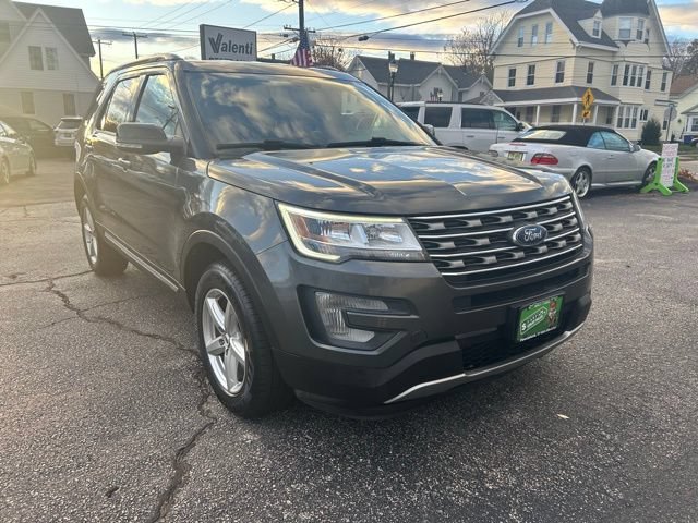 Used 2017 Ford Explorer XLT AWD/4WD image 6