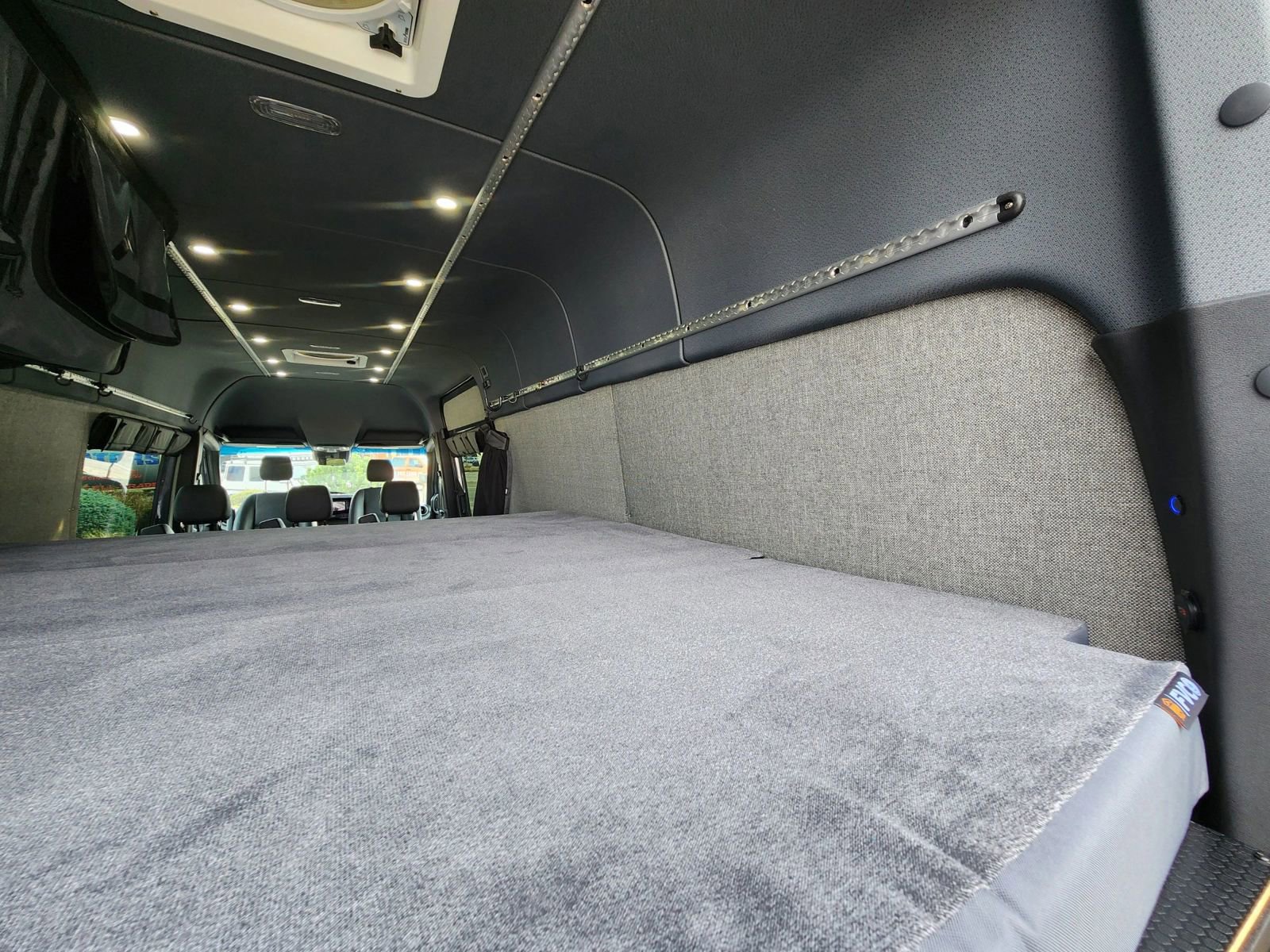 Used 2022 Mercedes-Benz Sprinter 2500 image 35