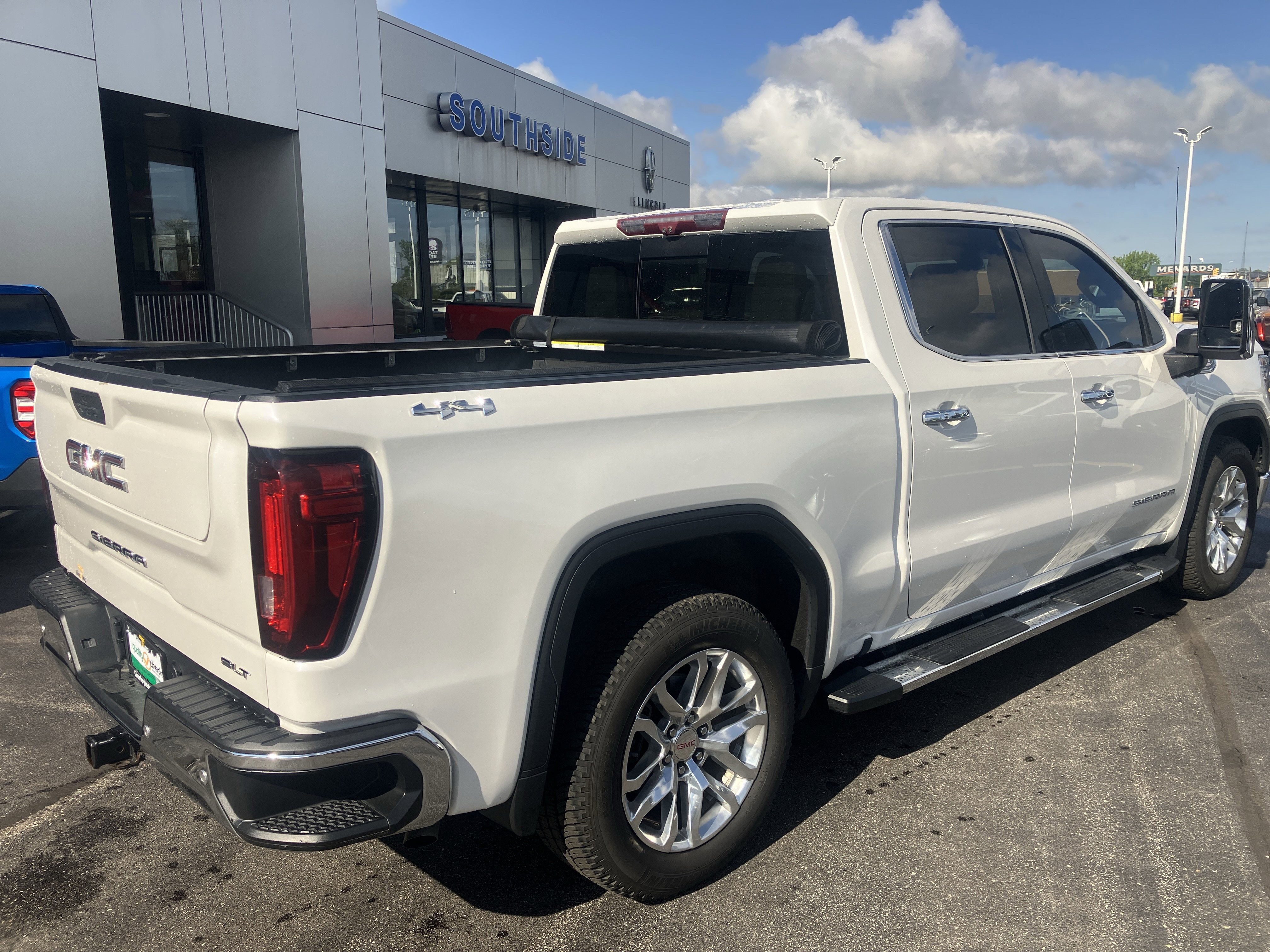 Used 2021 GMC Sierra 1500 SLT w/ SLT Premium Plus Package AWD/4WD image 7