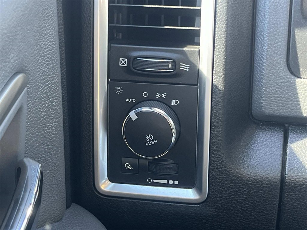 Used 2017 RAM 2500 SLT w/ Luxury Group image 29