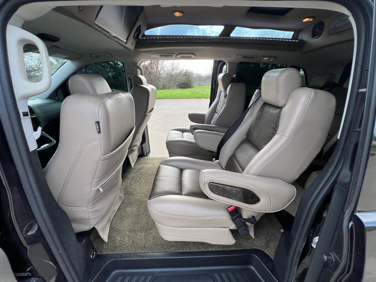 Used 2018 Mercedes-Benz Metris Passenger Van image 40