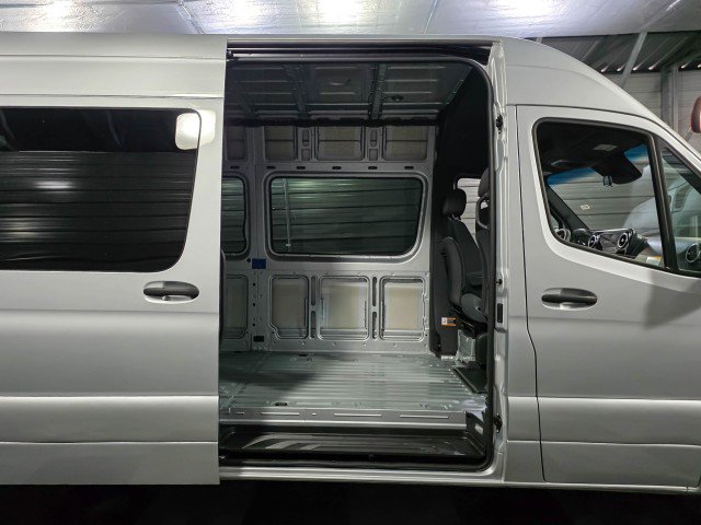 Used 2022 Mercedes-Benz Sprinter 3500 image 11