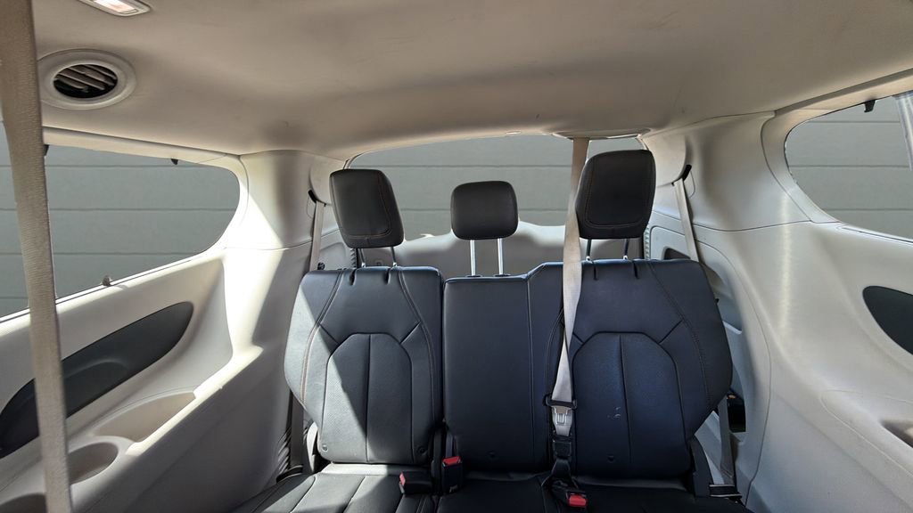 Used 2019 Chrysler Pacifica Touring-L FWD image 24