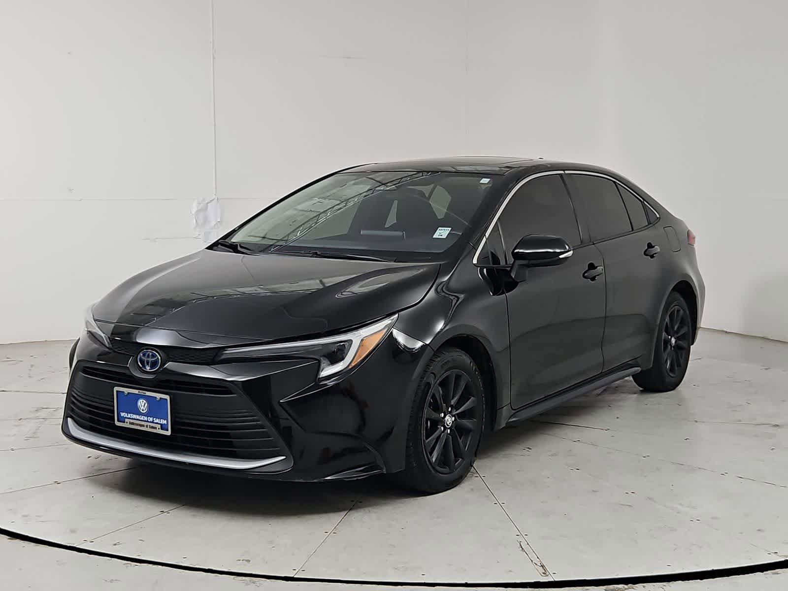 Used 2024 Toyota Corolla XLE FWD image 1