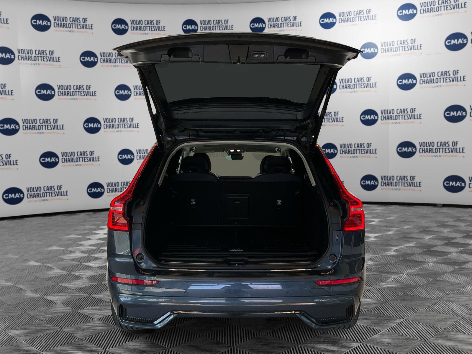 Used 2024 Volvo XC60 B5 Plus image 11