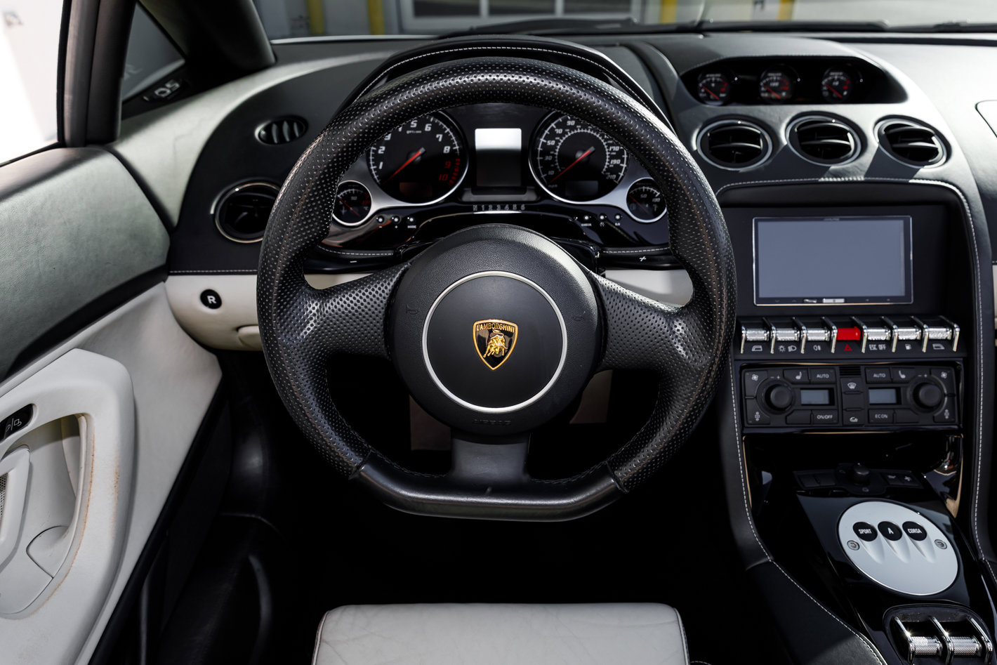 Used 2014 Lamborghini Gallardo LP 550-2 image 33