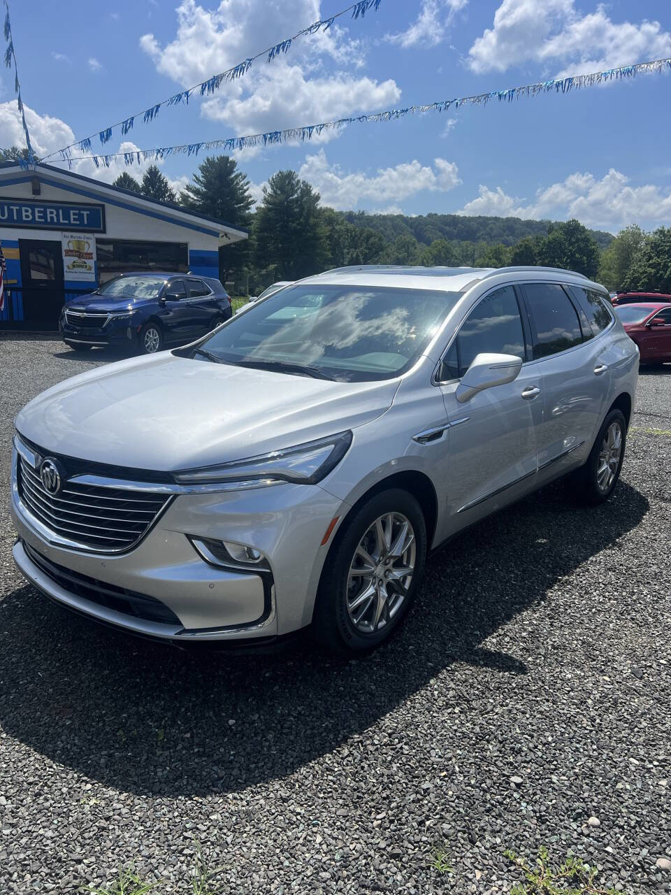 Used 2022 Buick Enclave Essence w/ Experience Buick Package image 3