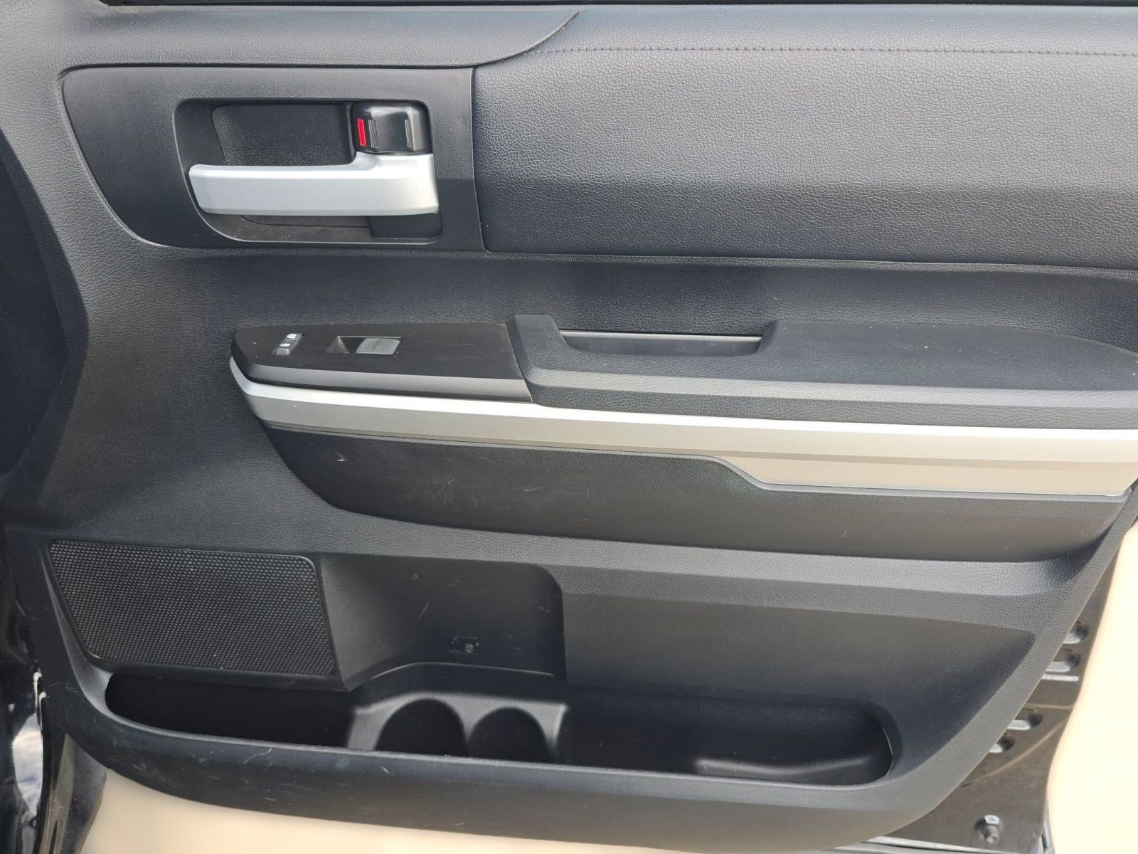 Used 2017 Toyota Tundra SR5 w/ SR5 Upgrade Package image 31