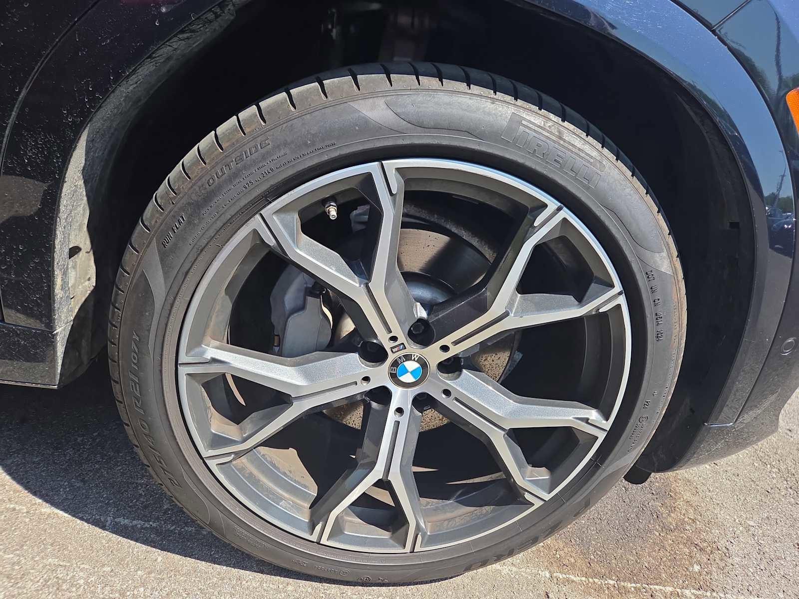 Used 2021 BMW X6 xDrive40i w/ M Sport Package image 2