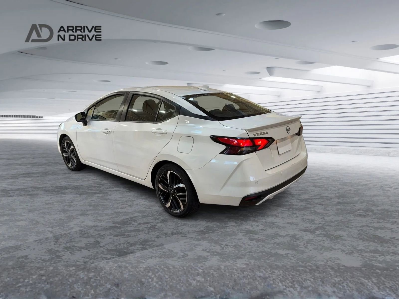 Used 2024 Nissan Versa SR image 5