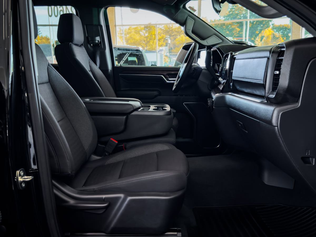 Used 2024 Chevrolet Silverado 1500 LT image 34