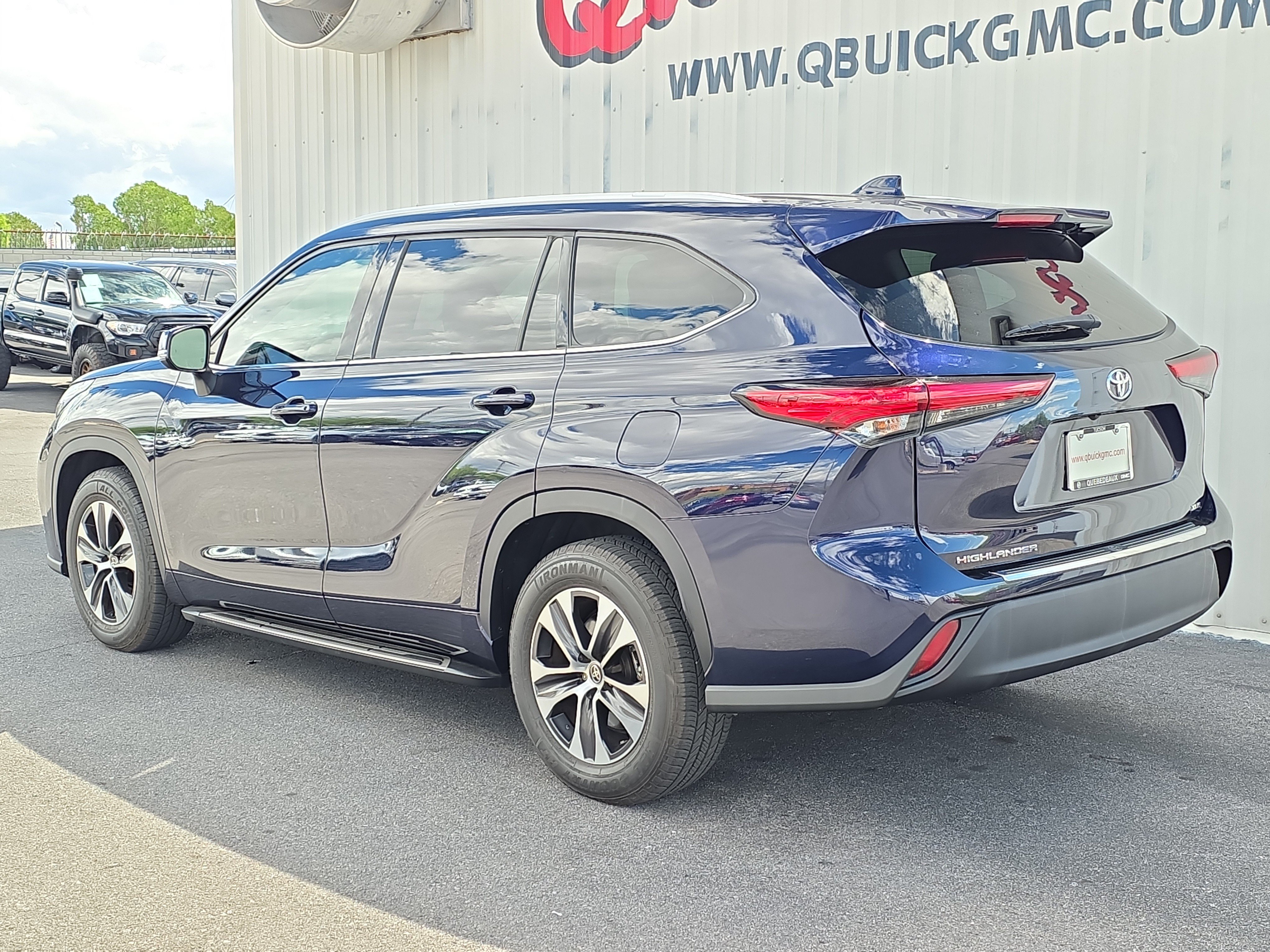 Used 2022 Toyota Highlander XLE FWD image 5