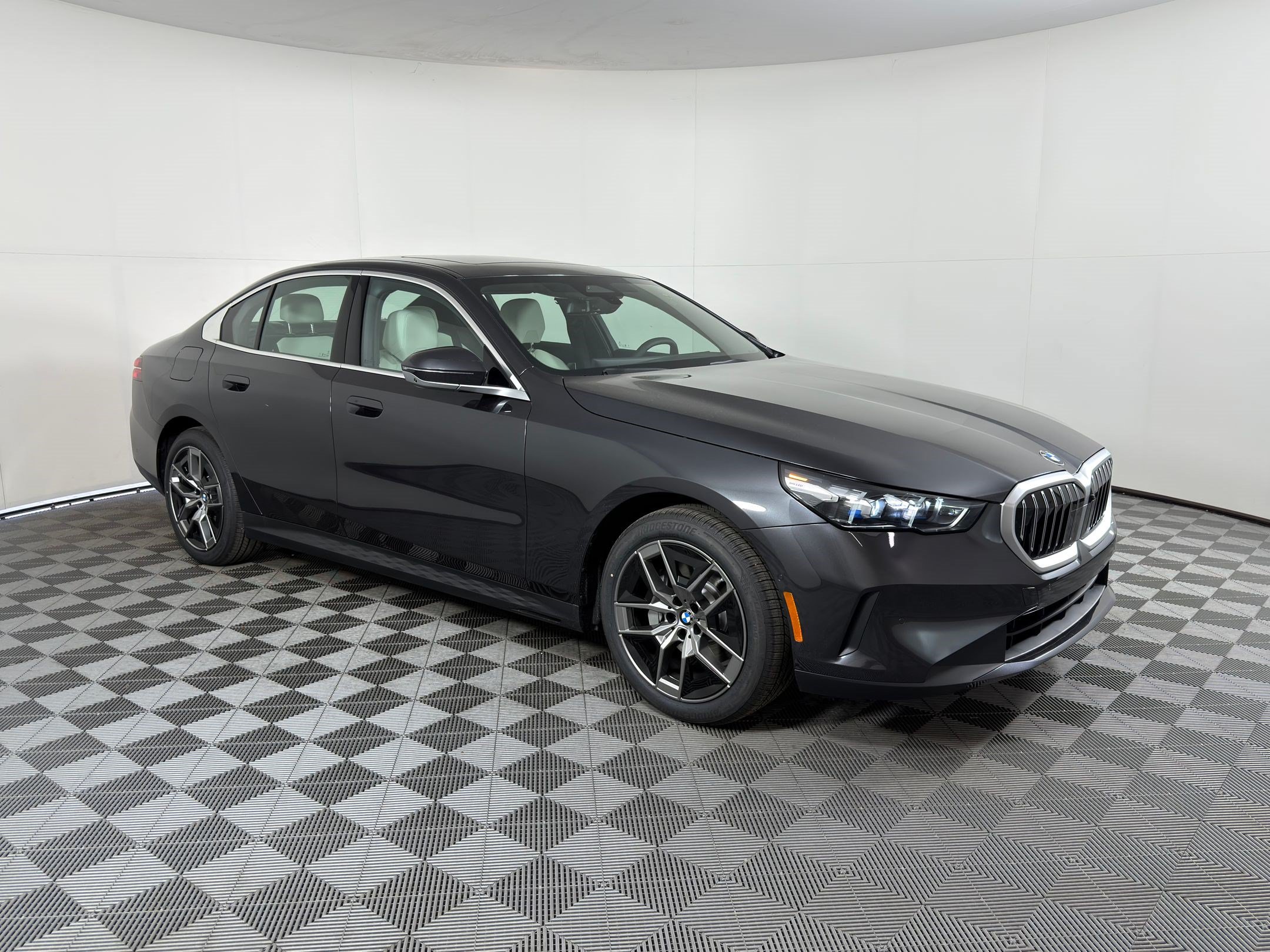 Used 2026 BMW 530i w/ Convenience Package RWD image 6