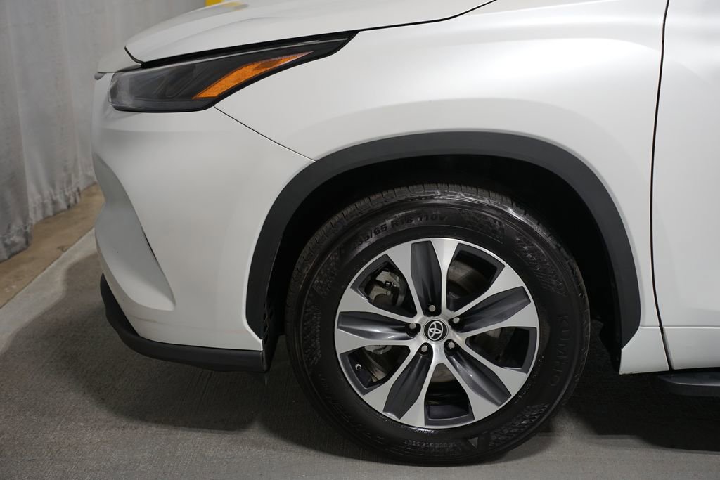 Used 2023 Toyota Highlander XLE image 5