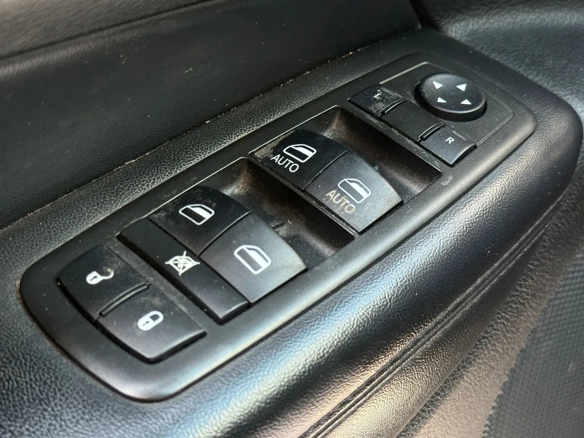 Used 2014 Jeep Grand Cherokee Laredo w/ 18" Wheel & 8.4" Radio Group AWD/4WD image 22