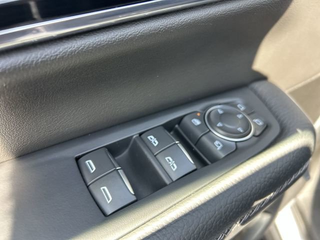 Used 2025 GMC Yukon XL Denali AWD/4WD image 21