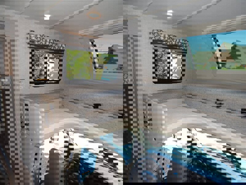 Used 2022 Ford E-450 and Econoline 450 Super Duty w/ Motorhome Prep Package image 40