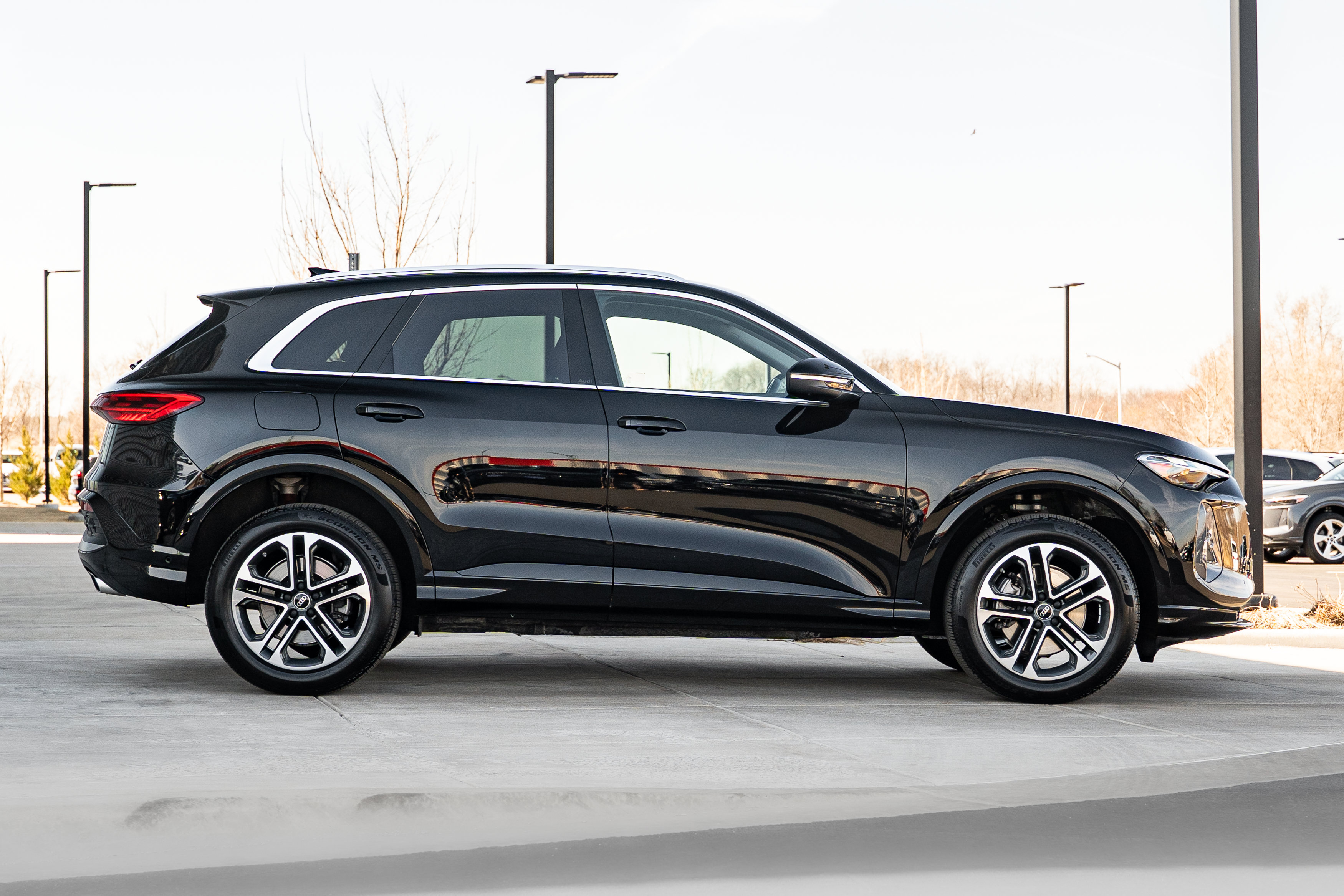 Certified 2025 Audi Q5 Premium w/ Convenience Package AWD/4WD image 3