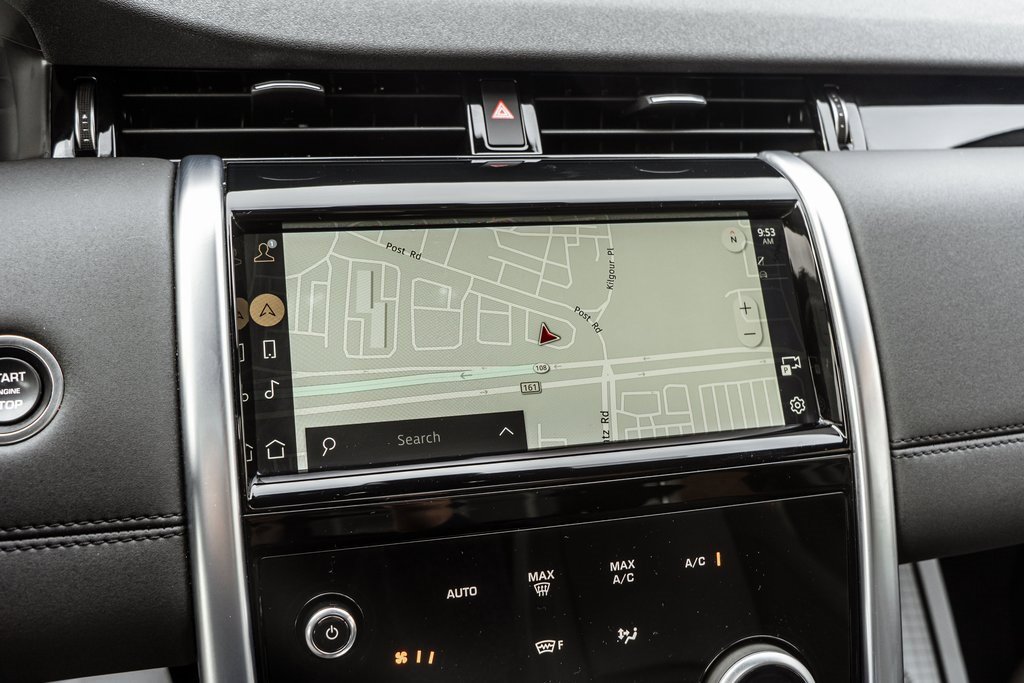 Used 2023 Land Rover Discovery Sport SE image 18