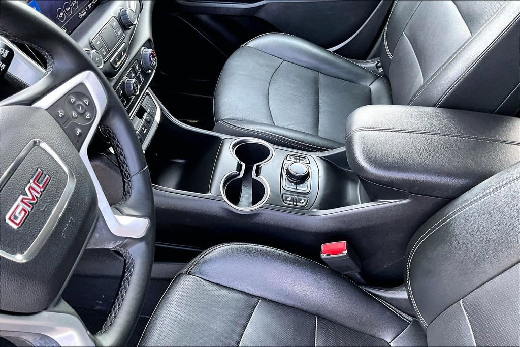 Used 2024 GMC Terrain SLT image 13