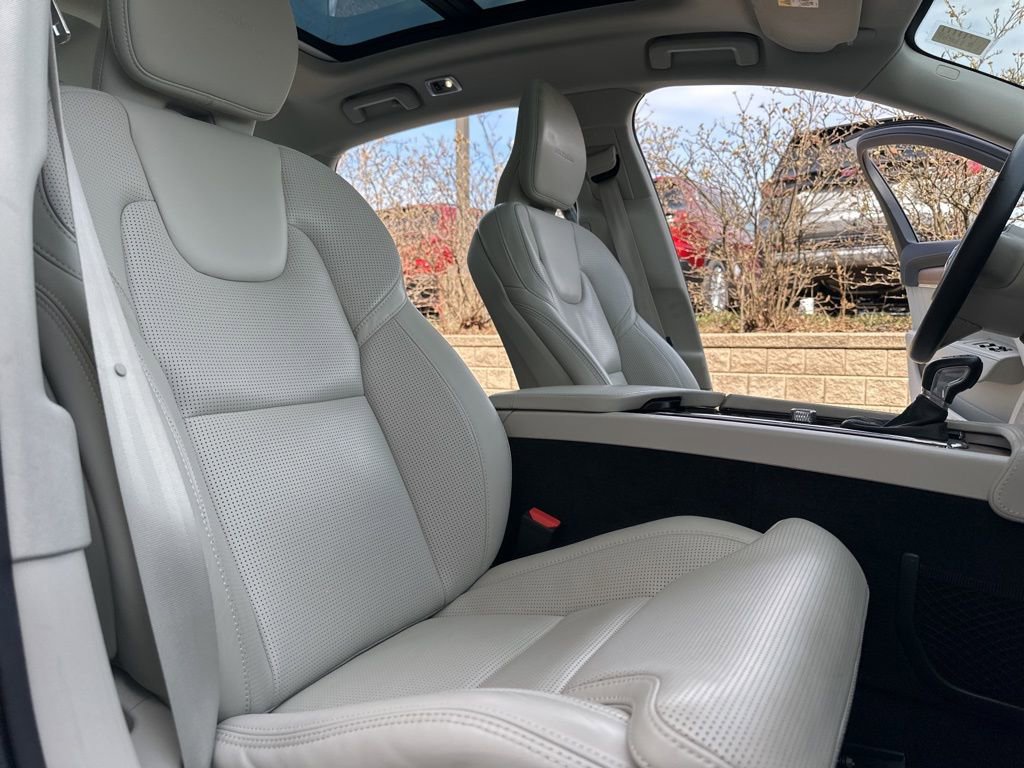 Used 2020 Volvo S90 T6 Inscription w/ Protection Package Premier image 28