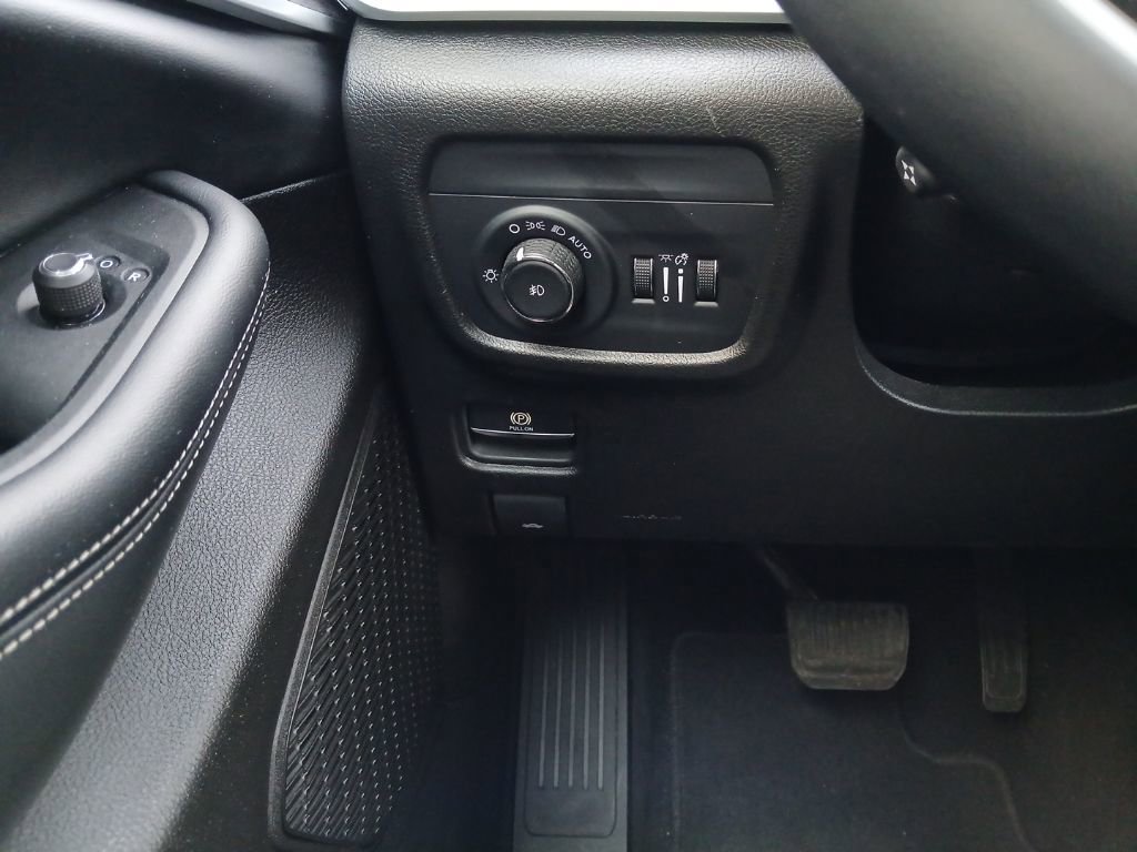 Used 2024 Jeep Grand Cherokee L Limited w/ Luxury Tech Group II image 12