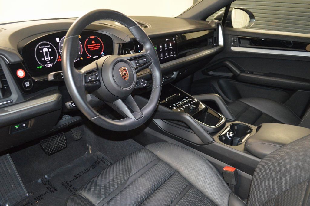 Certified 2024 Porsche Cayenne Coupe image 4