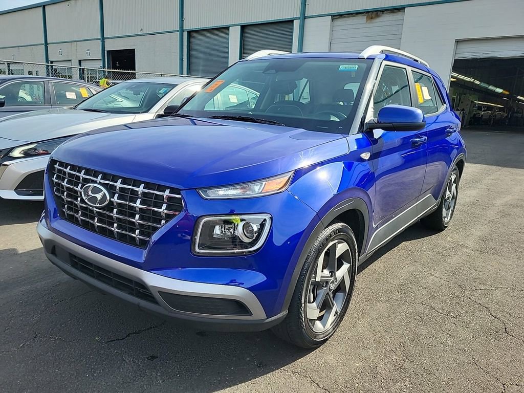 Used 2025 Hyundai Venue Limited FWD image 1