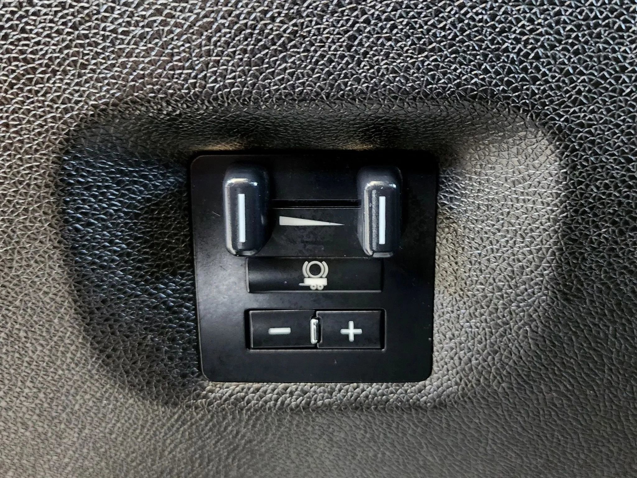 Used 2010 Chevrolet Silverado 2500 LTZ AWD/4WD image 28