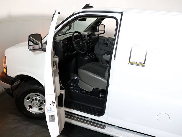 Used 2025 Chevrolet Express 2500 w/ Driver Convenience Package RWD image 5