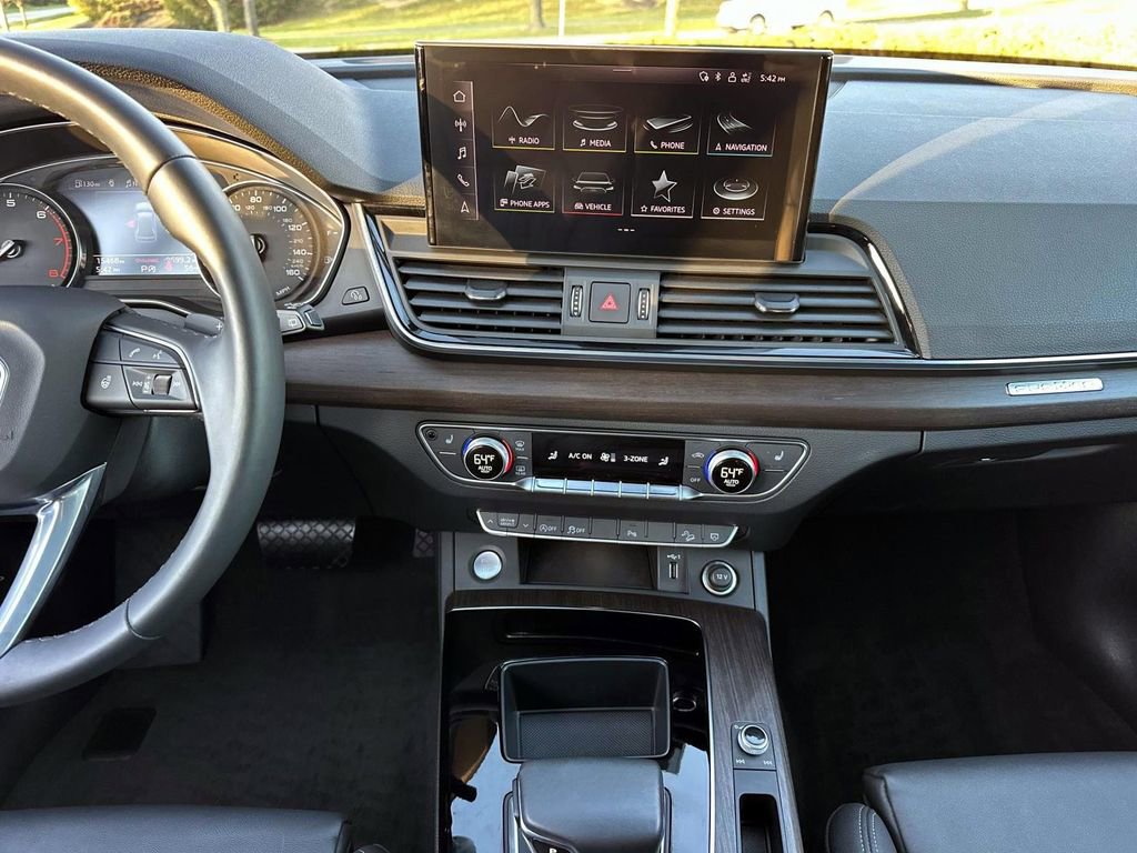 Used 2023 Audi Q5 2.0T Premium w/ Convenience Package image 31