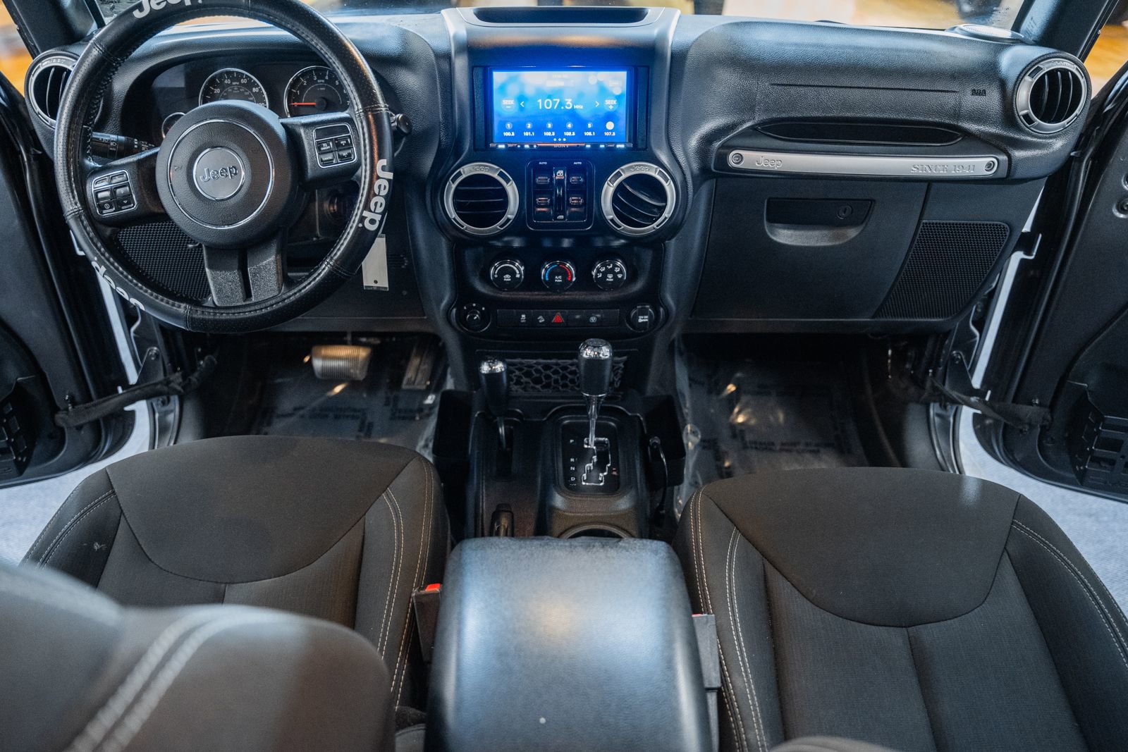 Used 2018 Jeep Wrangler Unlimited Sahara w/ Connectivity Group image 25