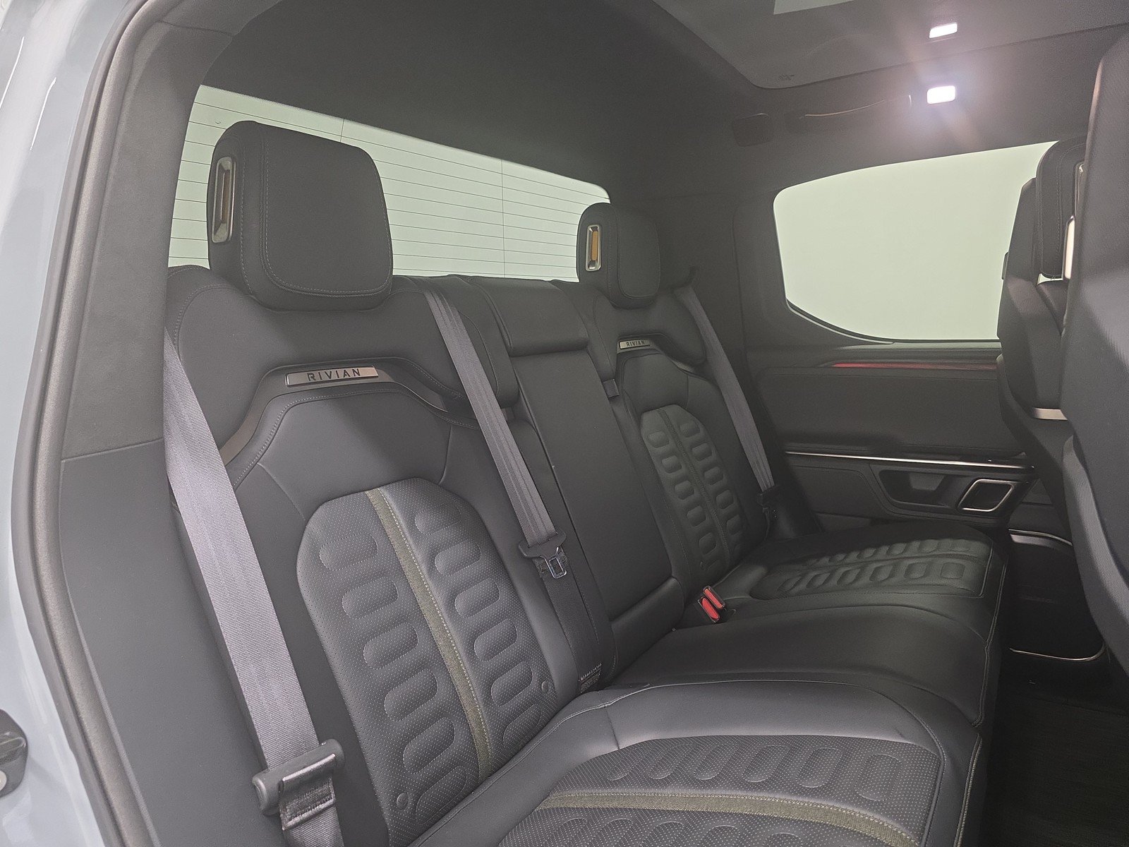 Used 2022 Rivian R1T Adventure AWD/4WD image 22