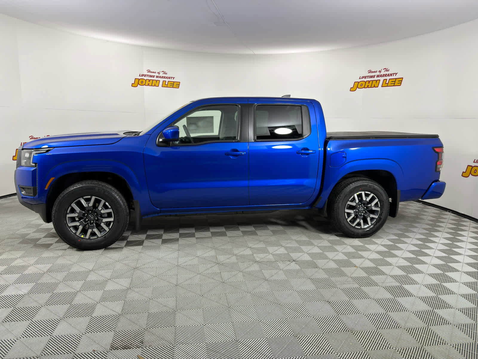 New 2026 Nissan Frontier SV w/ SV Convenience Package image 2