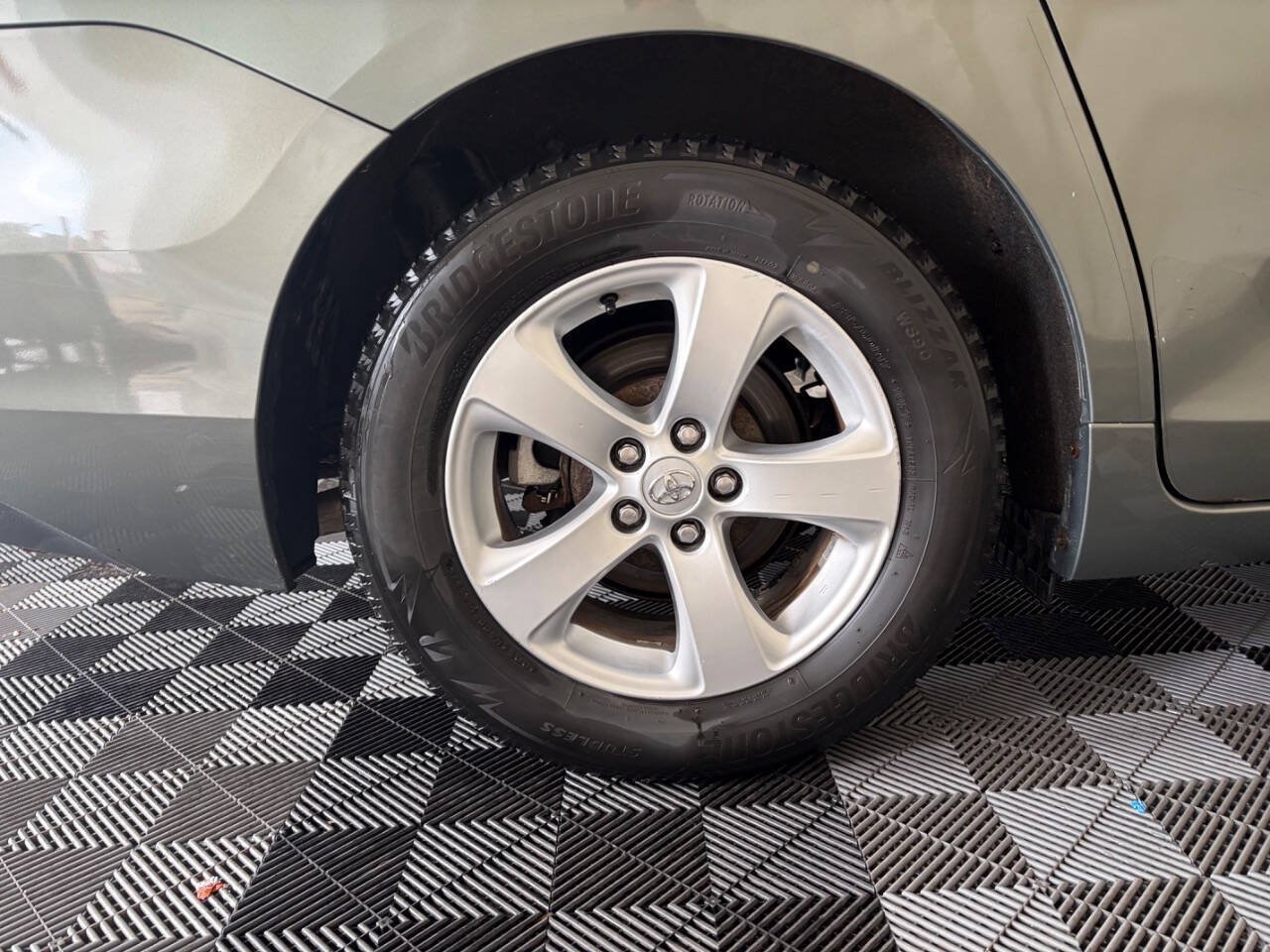 Used 2013 Toyota Sienna LE FWD image 26