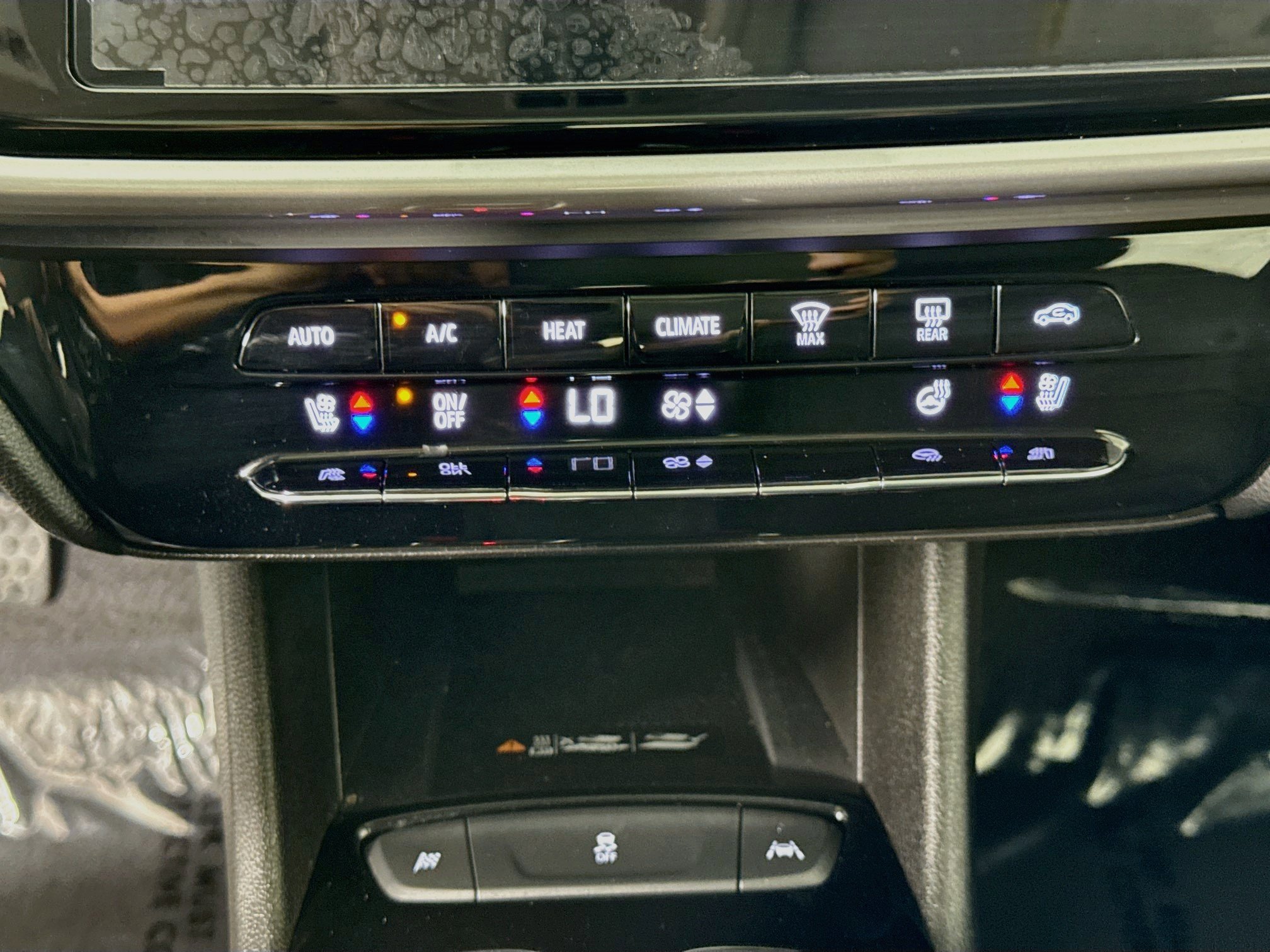 Used 2022 Chevrolet Bolt EUV Premier w/ Sun & Sound Package FWD image 18