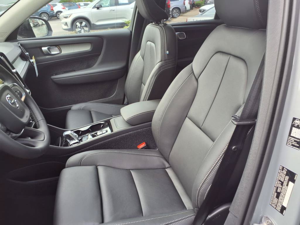 New 2026 Volvo XC40 B5 Plus w/ Protection Package Premier AWD/4WD image 17