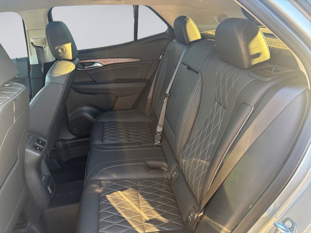 Used 2023 Buick Envision Avenir image 17