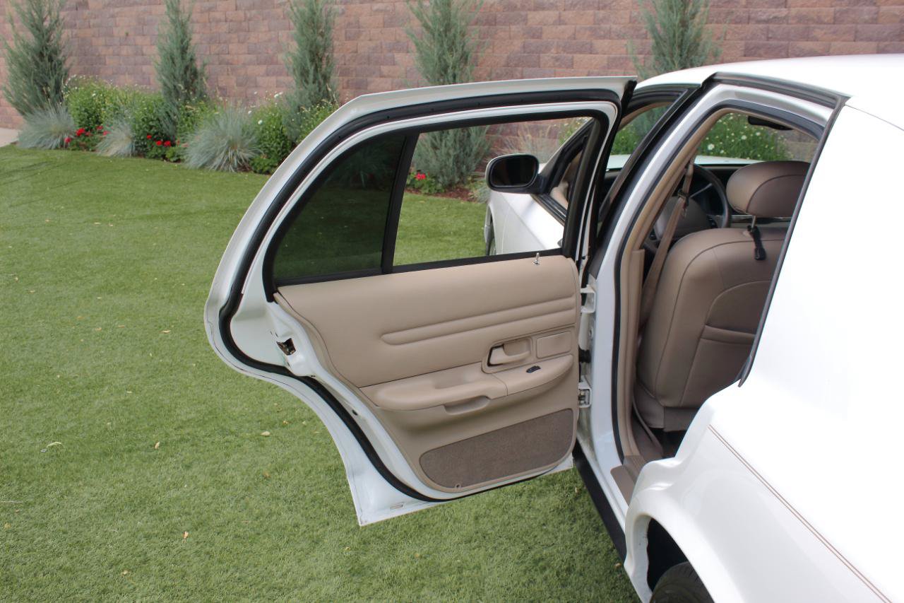 Used 1999 Ford Crown Victoria LX RWD image 40