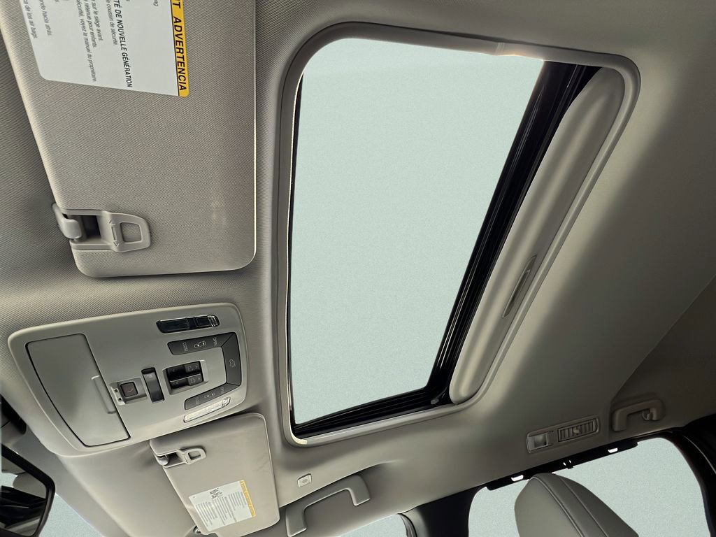 Used 2025 Toyota Sienna XLE FWD image 17